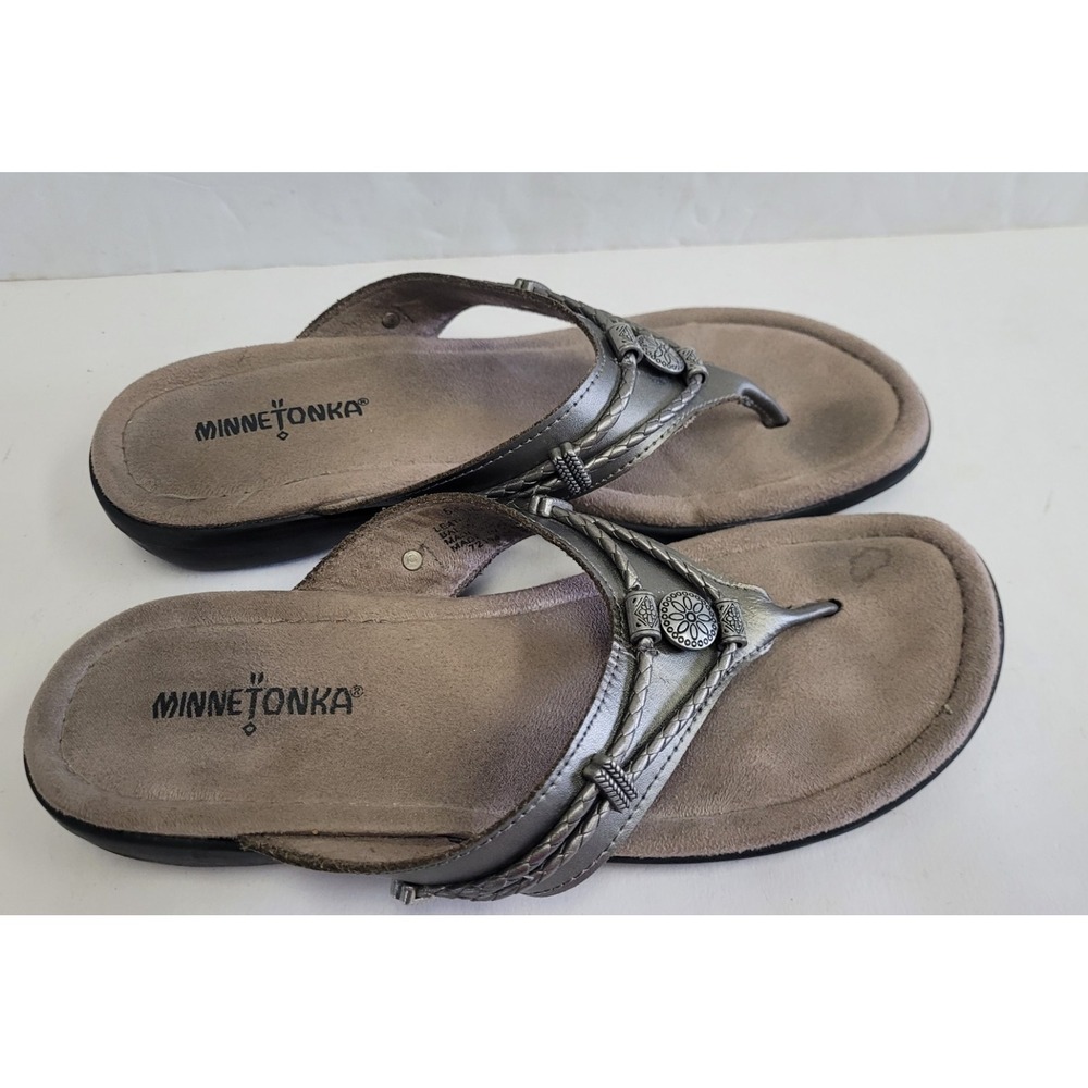 Minnetonka Sandal Pewter Leather Silverthorne‎ Thong Slip, Flip Flop  Women's 9M